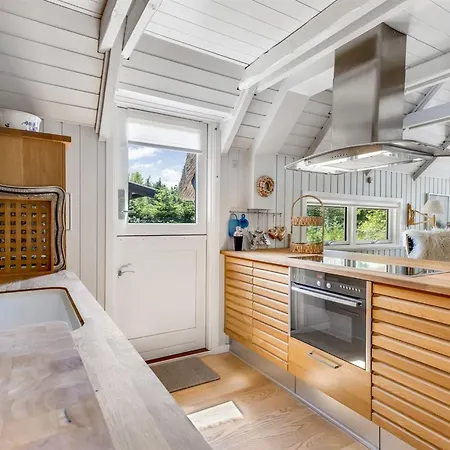 Albertina - 900m From The Sea By Interhome Ferienhaus Bøtø By