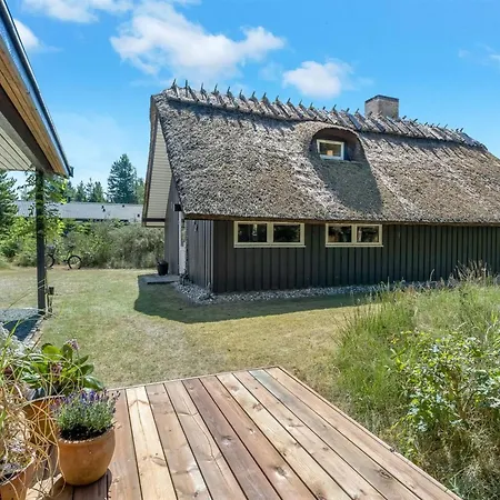Albertina - 900m From The Sea By Interhome Bøtø By